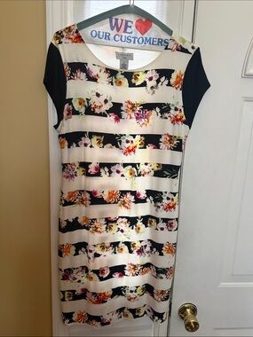 Carmen Marc Valvo Black & White Striped Floral Knee Length Dress